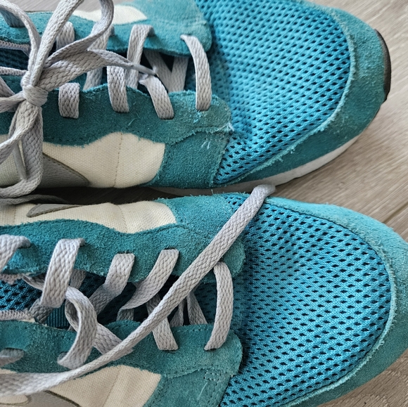 Teal and White Nike Sneakers - Picture 3 of 5